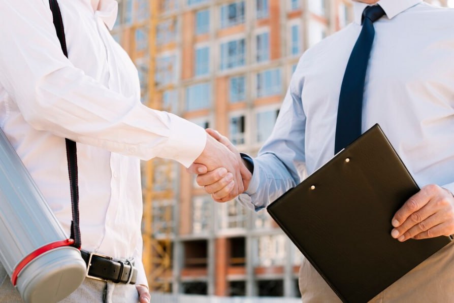 Кубанская ГК Точно приобрела тюменского застройщика Творчество По условиям соглашения Точно становится мажоритарным владельцем компании Творчество станет внутренним дизайн девелопером ГК Точно и будет отвечать за нестандартные продуктовые решения арт кварталы креативные кластеры Сделка распространяется на все текущие и перспективные проекты и города компании На сегодняшний день в активе Творчества находится более 1 5 млн квадратных метров земельного банка в Екатеринбурге Тюмени Уфе Омске и Москве Это пул перспективных площадок станет основой для расширения географии присутствия ГК Точно в крупнейших регионах страны говорится в сообщении пресс службы застройщика Точно Подписаться Забустить