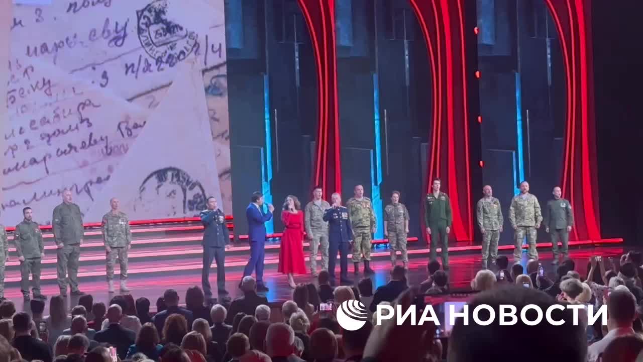 Глава Минпросвещения Кравцов исполнил песню на концерте в Кремле, посвященном Дню учителя