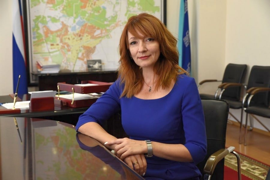 Новым министром образования Кировской области назначена Наталия Бастрикова. – До этого Наталия Александровна курировала сферу образования и науки Курской области, где среди прочего смогла на качественно новый уровень вывести систему профориентации школьников, укрепить маттехбазу образовательных учреждений и четко выстроить систему среднего профобразования, – сообщил губернатор Александр Соколов. Ольга Рысева, до этого возглавлявшая ведомство, назначена замминистра.