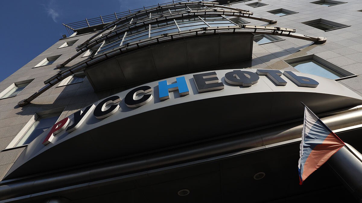 Русснефть в 2025 году сократила EBITDA до 42 млрд руб в 2024 м 70 млрд президент компании Евгений Толочек RNFT jkinvest news jkinvest