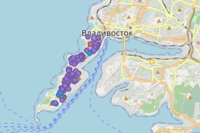 Мощная авария оставила без света целый район Во Владивостоке практически весь район Эгершельд остался без электроснабжения в результате серьезной аварии Местные жители сообщают что отключению света предшествовал громкий треск раздавшийся со стороны подстанции В Единой дежурной диспетчерской службе подтвердили информацию об инциденте На место происшествия уже выехала ремонтная бригада По предварительным прогнозам восстановить подачу электричества планируется к 22 00 Deitaru