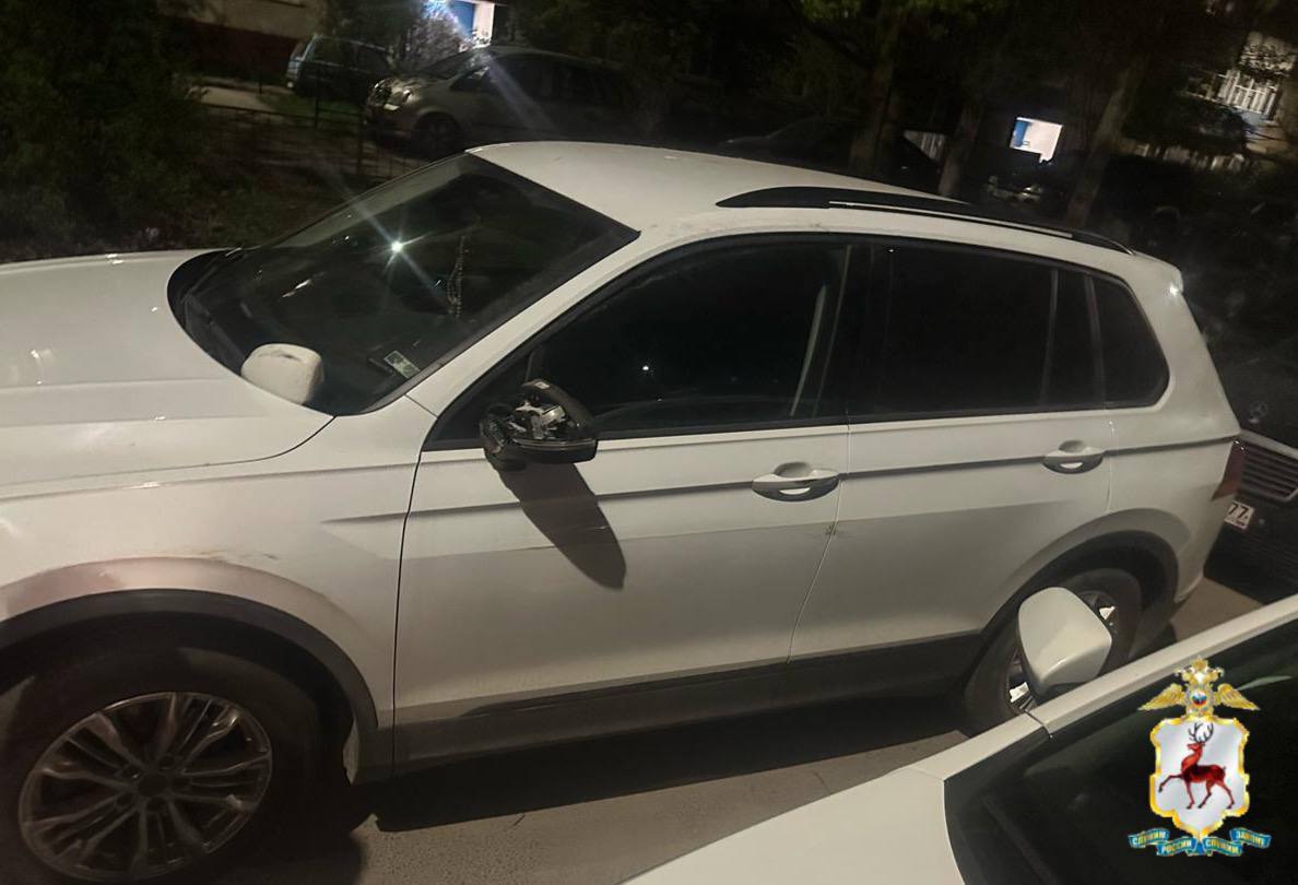 Пьяный автослесарь разбил несколько автомобилей на служебном автобусе во время тестовой поездки 25-летний механик хотел проверить качество работы после ремонта, поэтому сел за руль. В итоге он протаранил припаркованные «Фольксваген», «Хендай», «Киа», «ВАЗ» и «Хавал». В результате аварии никто не пострадал. Мужчину задержали. На него составили административный протокол за вождение в нетрезвом виде. Подписаться Написать нам