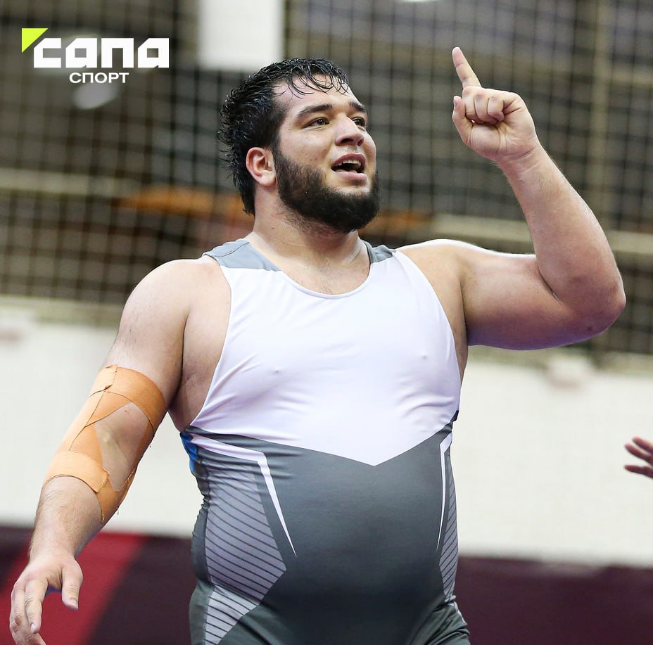 Хабиб Давудгаджиев завоевал бронзу чемпионата мира U23 по вольной борьбе В малом финале до 125 кг дагестанский супертяж победил Хачатура Хачатряна из Армении и стал бронзовым призером турнира в Нови Саде Сербия Сегодня у России могло быть три медали но земляк Давудгаджиева Давуд Даудов до 79 кг и тувинец Аяндай Ондар до 57 кг проиграли схватки за третье место иранцам Махди Юсефихаживару и Миладу Вализадеху   Подписывайтесь на Сапа Спорт