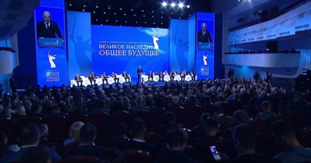 На пленарном заседании выступил спикер Народного собрания Парламента Республики Абхазия Лаша Ашуба  «День Великой Победы является датой, которая в Республике Абхазия объединяет всех ее граждан. Он всегда в наших сердцах как символ героизма и беспримерного мужества советского народа. Победа в Великой Отечественной войне является нашей общей исторической Победой. <…> Один из главных уроков состоит в том, что борьба с военной опасностью должна идти постоянно. Связь поколений, о которой мы говорим на форуме, актуальна и в наши дни. Мы поддерживаем необходимость проведения Россией специальной военной операции. В борьбе с неофашизмом ее участники-потомки Победителей сегодня защищают наши общие ценности. Вместе с российскими бойцами плечом к плечу сражаются добровольцы из Республики Абхазия», – отметил Лаша Ашуба.    Подписаться