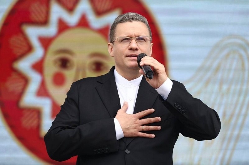 Георгий Филимонов открыл всероссийский этнофестиваль "Небо славян" Губернатор Вологодской области посетил сегодня этнографический комплекс "Застава князей Белозерских" в Кирилловском районе, где в эти выходные проходит фестиваль "Небо славян".