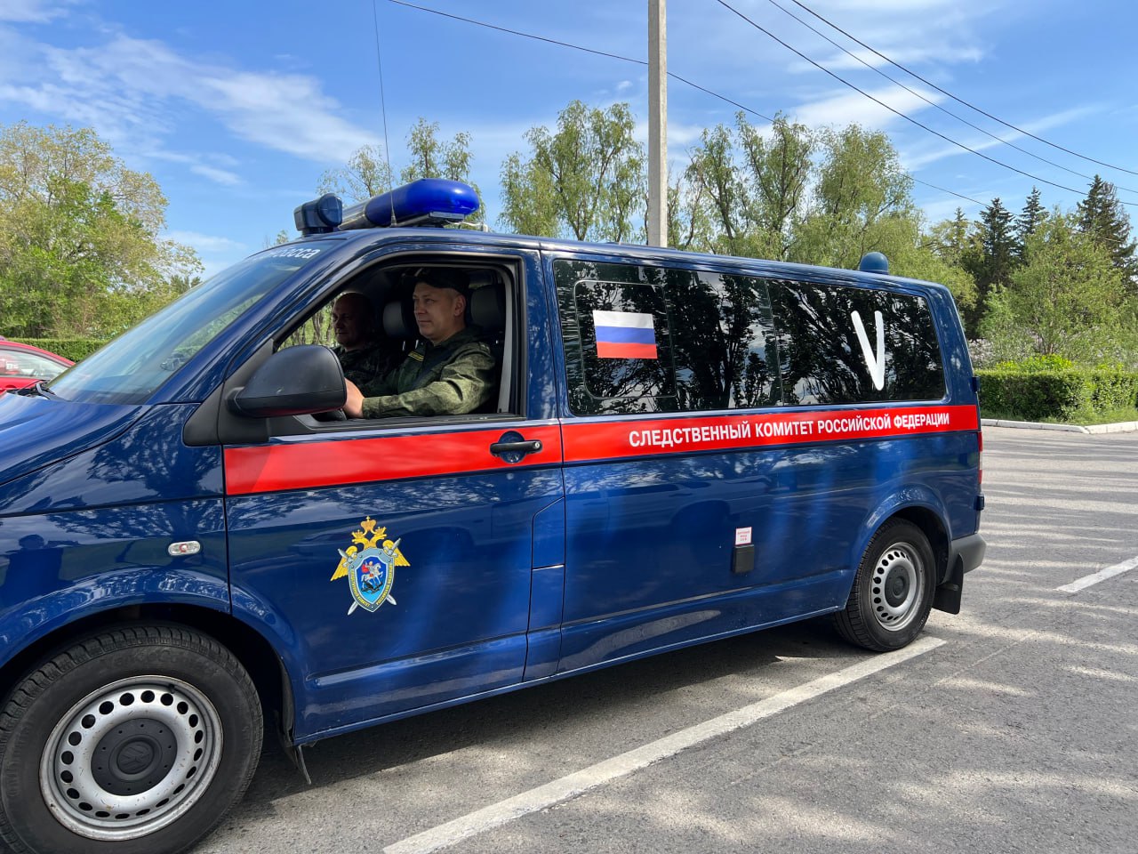 Возбуждено уголовное дело о коммерческом подкупе Следственным управлением СК России по Омской области возбуждено уголовное дело в отношении главного ветеринарного врача агропромышленного предприятия, подозреваемого в совершении преступления, предусмотренного ч. 6 ст. 204 УК РФ получение незаконного денежного вознаграждения за совершение действий в интересах дающего . По версии следствия, подозреваемый получил от представителя коммерческой организации в общей сумме более 107 тысяч рублей за оказание содействия в заключении договоров по приобретению ветеринарных фармакологических препаратов. Преступление выявлено в результате совместной работы сотрудников СК и ОУР УВД по Омской области. В настоящее время подозреваемому избрана мера пресечения в виде подписки о невыезде и надлежащем поведении. Проводятся следственные действия, направленные на установление всех обстоятельств преступления, за которое Уголовным кодексом Российской Федерации предусмотрено наказание до 5 лет лишения свободы.