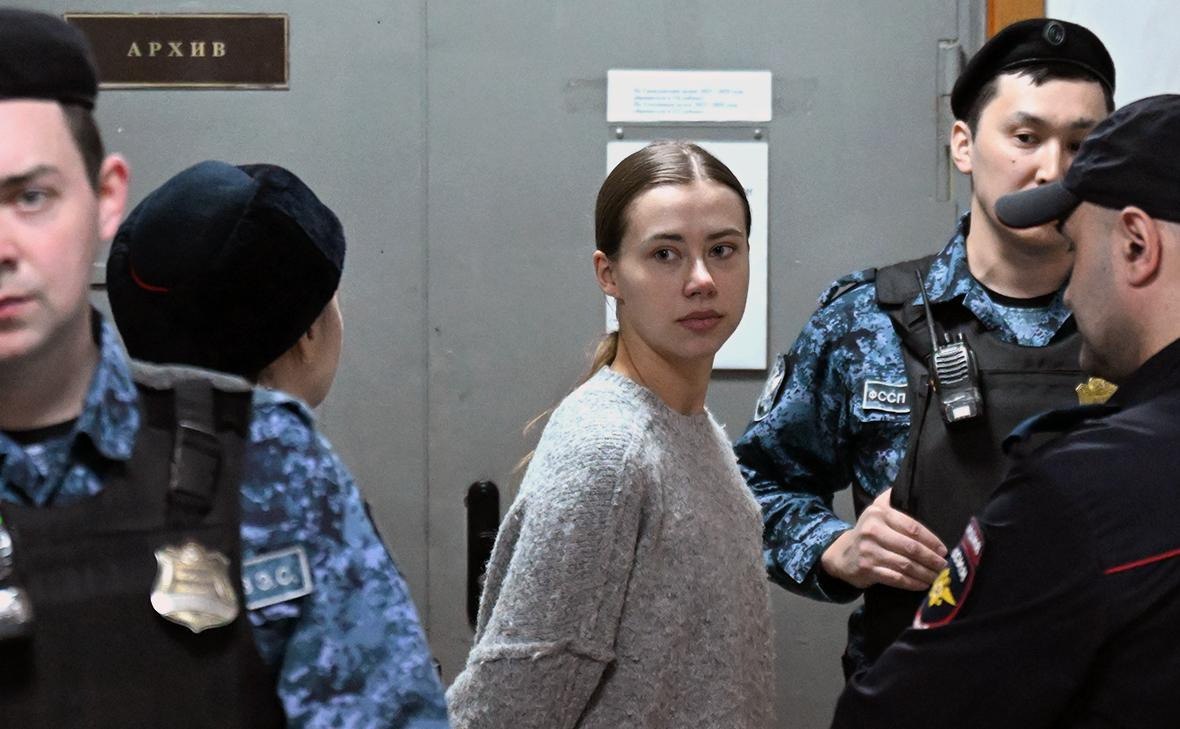 Суд Москвы продлил на полгода домашний арест блогеру Митрошиной обвиняемой в отмывании более 120 млн рублей Напомним вину блогерша признала и полностью погасила долг перед ФНС на сумму более 200 млн рублей Подписаться на truekpru Читать нас в MAX