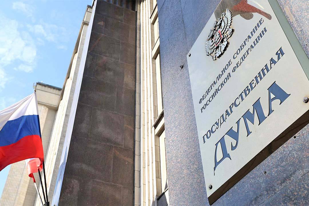 Задачи на сессию Сегодня члены комитета Госдумы по туризму обсудили совместно с заместителем председателя Госдумы В В Абрамченко план работы на предстоящую сессию Среди основных инициатив в законопроектном портфеле комитета следующие о создании Национальной системы туристских троп в РФ о регулировании деятельности туристических агрегаторов о требованиях к размещению информации об услугах экскурсоводов гидов в сети Интернет о введении общих требований к предоставлению гостиничных услуг Комитетом запланированы круглые столы и парламентские слушания практика применения туристического налога комплексное развитие туристической инфраструктуры расширение сети объектов размещения и создание новых точек притяжения развитие медицинского туризма в России законодательное обеспечение развития горнолыжного туризма комплексный подход к развитию круизного и яхтенного туризма В рамках осуществления парламентского контроля комитет рассмотрит реализацию госпрограммы Развитие туризма В марте т г состоится правительственный час на тему Туризм как фактор устойчивого социально экономического развития регионов ЕдинаяРоссия ГосударственнаяДума