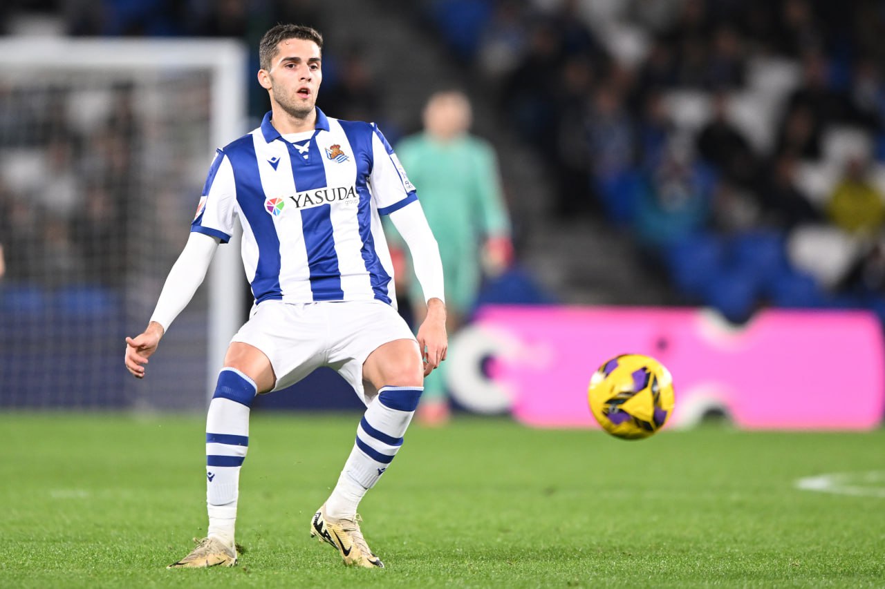 Захарян готов сыграть в матче 12 го тура Ла Лиги против Эльче заявили Матч ТВ в пресс службе Реала Сосьедад На прошлой неделе Арсен досрочно покинул поле в игре против Атлетика из Бильбао Испанские СМИ сообщали что россиянин может пропустить матч с Эльче Прямую трансляцию встречи смотри завтра с 22 50 на Матч ТВ news matchtv Soccrates Images Getty Images Sport Getty Images