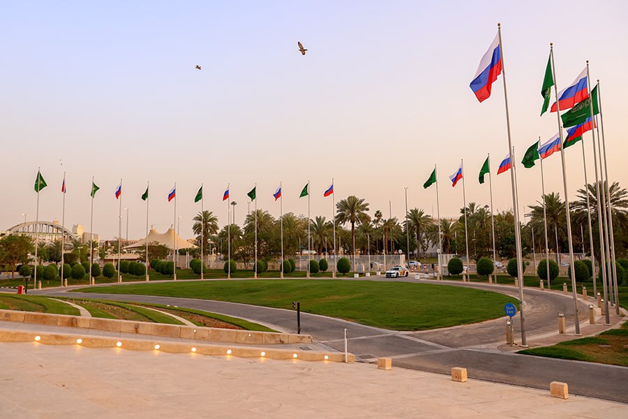 Соглашение об отмене виз между Россией и Саудовской Аравией как ожидается начнет действовать во второй половине этого года сообщил глава Минпромторга РФ Антон Алиханов Оно в декабре было подписано мы надеемся что с учетом всех процедур ратификации в середине во второй половине уж точно оно заработает этого года