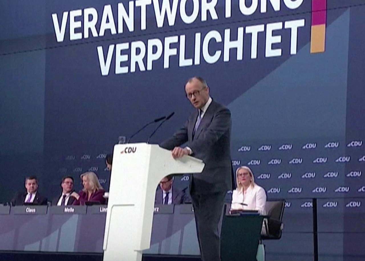 Мерца переизбрали председателем CDU с 91 2 голосов На партийной конференции CDU председатель партии Фридрих Мерц был переизбран получив 91 2 голосов Таким образом канцлер даже добился лучшего результата чем в 2024 году ostwest tv