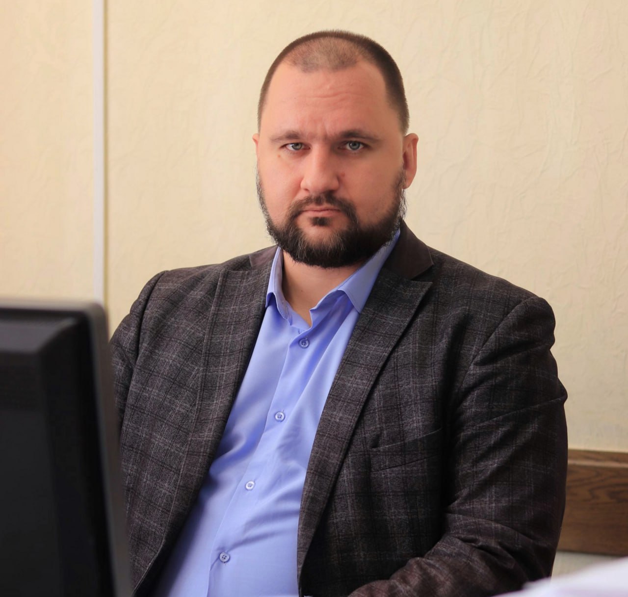 Центральному району Красноярска назначили нового руководителя Исполняющим обязанности главы района будет Станислав Поташков В январе этого года его назначили на должность замруководителя районной администрации Предыдущим главой Центрального района был Максим Орешников который занимал этот пост с октября 2024 года Но спустя год Орешников ушел в отставку Сообщалось что это решение якобы связано со сменой его должности prmira news