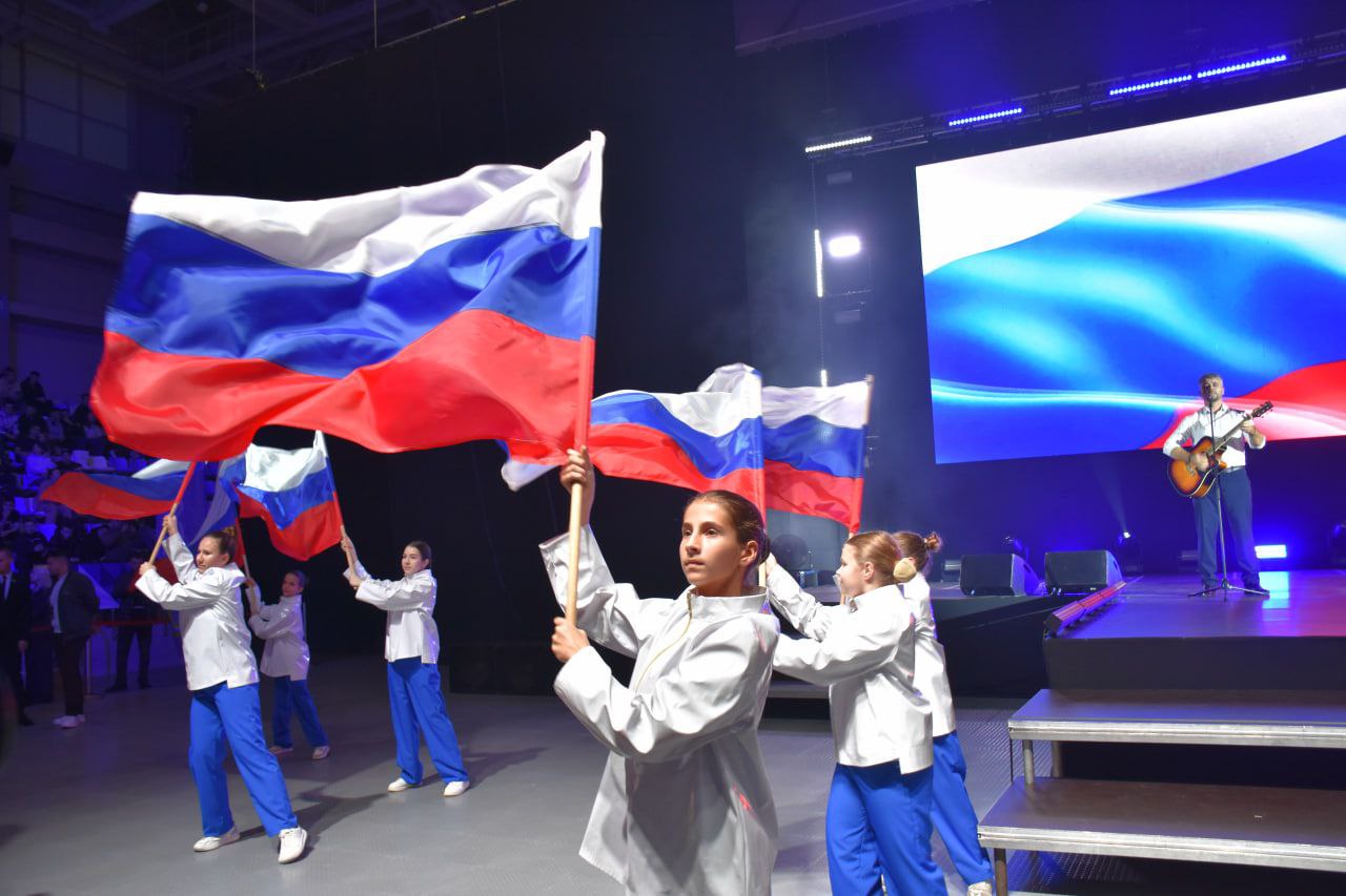 Дагестан лидер России в рейтинге здорового образа жизни утверждает РИА Новости Далее идут Чечня и Ингушетия Тем временем Саратовская область продолжает падать по результатам исследования Наш регион демонстрирует устойчивую негативную динамику Всего за два года Саратовская область скатилась с 10 го места 2022 на 24 е 2023 и теперь занимает лишь 33 ю строчку из 85 возможных Рейтинг строится на данных Росстата МВД и Минспорта Аналитики учитывают Долю курильщиков в регионе Уровень потребления алкоголя и табака Количество преступлений совершенных в состоянии опьянения Долю людей работающих на вредных производствах Читать на сайте саратов саратовскаяобласть