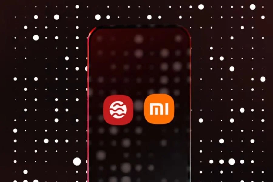 Больше мусора смартфоны Xiaomi получат встроенный криптокошелек Топовые смартфоны за свои деньги и так продаются с большим количеством предустановленных приложений за что их традиционно ругают но китайскую корпорацию это не останавливает она заключила глобальное партнерство с компанией Sei Labs и теперь будет предустанавливать криптокошелек Sei Wallet на все смартфоны продающиеся за пределами Китая и США Sei блокчейн первого уровня разработанный для торговли цифровыми активами Он позволяет совершать транзакции между физлицами обеспечивает доступ к децентрализованным приложениям и продвигает концепцию Web3 в массы Более того Sei Labs планирует внедрить платежи в стейблкоинах более чем в 20 000 розничных магазинов Xiaomi и плотно поселиться в экосистеме этой китайской корпорации Мой Компьютер