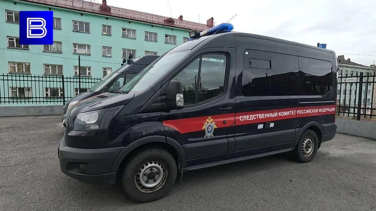 Следственный комитет проверит обстоятельства гибели мужчины в Росляково   В Росляково возле дома 8А на Североморском шоссе обнаружили тело 62-летнего мужчины. Следственный отдел по городу Мурманску проводит проверку, назначены медицинская экспертиза для установления причин смерти, сообщили ГТРК "Мурман" в пресс-службе Следственного комитета по Мурманской области.   Отмечается, что при осмотре тела признаков насильственной смерти не обнаружено.    Подпишись — Вести Мурман