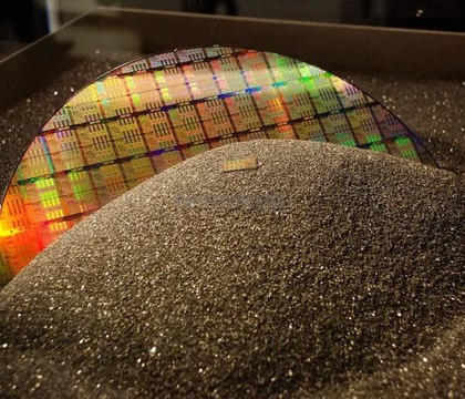 TSMC достигла ключевых успехов в 1 4 нм техпроцессе A14 раньше ожидаемого Компания TSMC сообщила о заметном прогрессе в разработке передового 1 4 нм техпроцесса A14 Заявлено что показатели выхода годных кристаллов достигнуты раньше графика а новый техпроцесс принесет значительные улучшения по сравнению с 2 нм N2