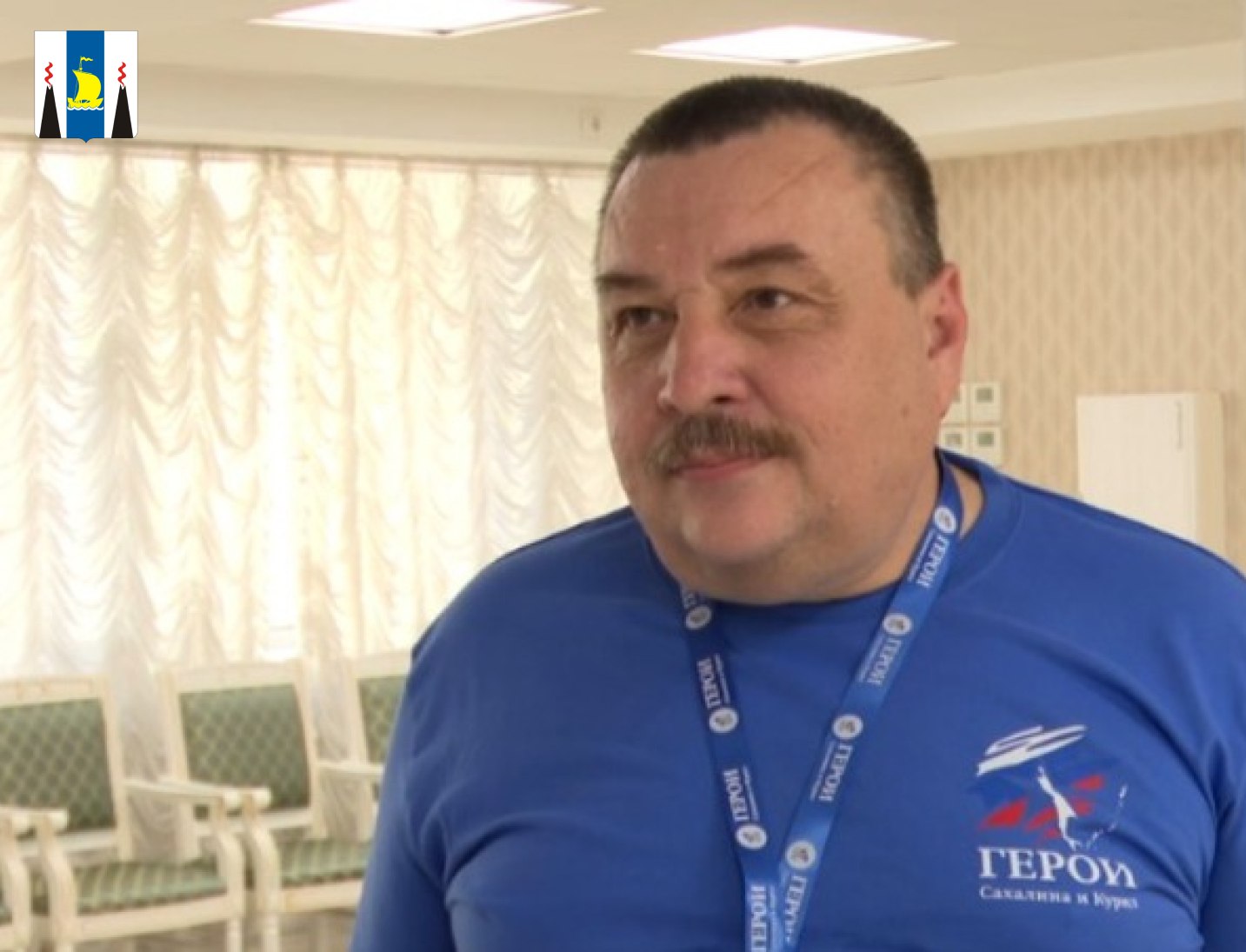 Боец СВО Юрий Доценко рассказал о важности проекта «Герои Сахалина и Курил»    Юрий переехал на Сахалин в 2014 году и работал начальником участка в ООО «Сахалин-Инжиниринг». С началом мобилизации мужчина добровольцем отправился на фронт.     После возвращения домой военнослужащий решил поучаствовать в кадровой программе «Герои Сахалина и Курил», так как в дальнейшем Юрий планирует реализовать себя в госслужбе и вносить вклад в развитие Сахалинской области.     Особую благодарность Юрий выражает государству, которое, как он отмечает, делает все возможное для него и его товарищей.   Когда все закончится, нашей Родине понадобятся патриотично настроенные люди, которые обучены и знают зачем пришли. Если ты считаешь, что хочешь сделать что-то для людей, то бери и делай, как это делает моя Родина, — сказал боец СВО Юрий Доценко.    На встрече с участниками программы «Время героев» Президент РФ Владимир Путин подчеркнул, что обучение на площадках программы — это не привилегия, чтобы потом получить руководящие посты, а «еще одна возможность продолжить служение Отечеству».    Также Президент РФ Владимир Путин провел встречу с сотрудниками и подопечными Государственного фонда поддержки участников СВО «Защитники Отечества». По ее итогам глава государства поручил относить к ветеранам боевых действий все категории лиц, принимавших участие в специальной военной операции.