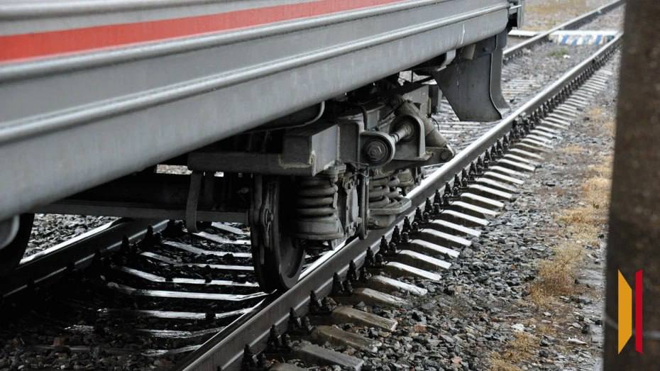 С 22 мая запустят новый поезд в Феодосию проходящий через Воронеж Открыта продажа билетов на поезд 463 464 Москва Феодосия Первый рейс запланирован на 22 мая С Павелецкого вокзала поезд отправится в 17 45 проследует через Липецк Воронеж Ростов на Дону Тамань В конечную точку первый рейс поезда прибудет 24 мая в 8 30 В этот же день поезд отправится в Москву в 13 00 В столице по расписанию состав должен быть через день в 5 35 Мы в Мах