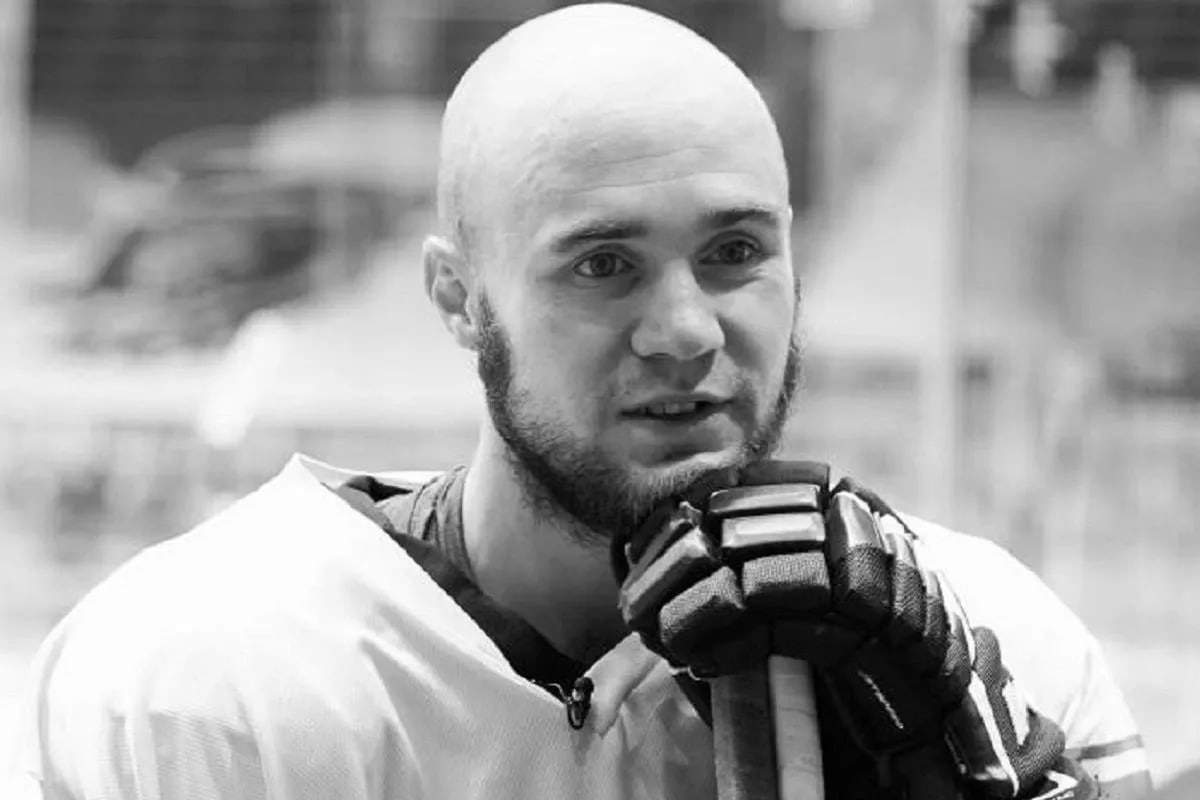 Матч КХЛ между московскими Спартаком и Динамо начнётся с минуты молчания Хоккеисты почтут память бывшего игрока Артёма Фёдорова который скончался в возрасте 32 лет Несколько лет он выступал за Спартак и Динамо Также в КХЛ хоккеист играл за уфимский Салават Юлаев и петербургский СКА В регулярных чемпионатах и плей офф нападающий провёл 376 матчей в которых забросил 66 шайб и сделал 103 результативные передачи В 2015 году Фёдоров стал победителем Универсиады в составе сборной России Матч между Спартаком и Динамо состоится 10 февраля и начнётся в 19 30 мск Подписаться на Говорит Москва Telegram VK MAX