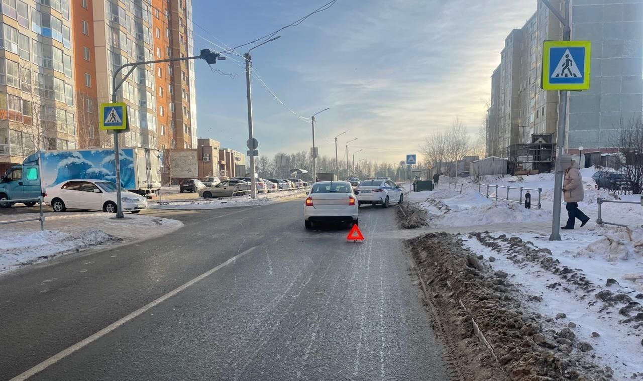 Шкода сбила юного томича, переходящего дорогу по нерегулируемому пешеходному переходу.     Сегодня около 12 часов 30 минут в городе Томске на улице Бирюкова, 24 автомобилем «Шкода», под управлением женщины-водителя, 1952 года рождения, совершен наезд на несовершеннолетнего пешехода. По предварительной информации, 8-летний мальчик переходил проезжую часть по нерегулируемому пешеходному переходу. В результате происшествия ребенок доставлен в медицинское учреждение. Полиция ищет очевидцев.    Подписаться! Регион-70      Прислать новость