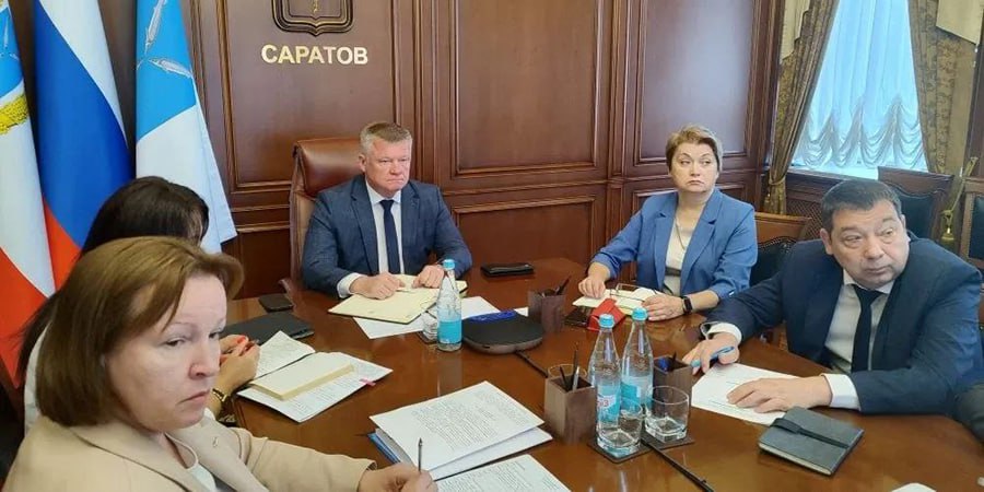 Исаев уволил чиновника и еще одному объявил выговор за плохое благоустройство  В Саратове глава города Михаил Исаев объявил выговор главе Кировского района Александру Бурмаку  и уволил замглавы по благоустройству Гагаринского района Антона Егорского.  Чиновникам досталось за плохую работу по благоустройству районов.   Михаил Исаев посчитал, что Бурмак не до конца «погружен в организацию данных мероприятий лично» и порекомендовал ему пересмотреть подход. Замглавы по благоустройству Гагаринского района лишился должности по результатам инспекционного объезда, который Исаев провел в минувшие выходные.  Подробнее читайте на сайте «Четвертой Власти».