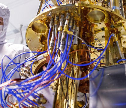 В России открыли доступ к облачному квантовому компьютеру Bauman Octillion Российские ученые открыли свободный доступ к Bauman Octillion новой облачной платформе через которую любой исследователь может запускать вычисления на настоящем квантовом процессоре Платформу разработали МГТУ им Баумана ВНИИА им Духова и Росатом