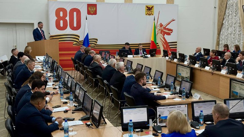 Глава Забайкалья Александр Осипов 26 ноября представил Законодательному Собранию региона традиционный отчет об итогах работы правительства края за 2024 год За последние шесть лет в Забайкалье построили 278 спортивных объектов провели две тысячи спортивных мероприятий и соревнований Мероприятия посетили более 150 тысяч участников и зрителей За это время в Забайкалье было присвоено более 170 спортивных званий Наши спортсмены побеждают на мировом уровне Об этом рассказал губернатор во время отчета Законодательному Собранию Он также отметил что инвестиции в спорт способствуют улучшению здоровья населения и повышению качества жизни жителей региона Александр Осипов подчеркнул важность дальнейшего развития спортивной инфраструктуры и поддержки спорта В ближайших планах строительство новых стадионов создание центров подготовки для юных талантов и организация дополнительных мероприятий которые будут способствовать популяризации спорта среди молодежи Читай нас ТГ VK MAX