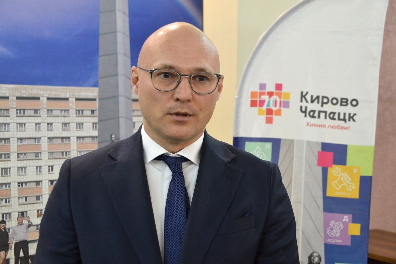 Глава администрации Кирово Чепецка ушёл с поста Вопрос о досрочном прекращении полномочий Станислава Коваленко рассмотрели местные депутаты на сегодняшнем заседании Он подал заявление об уходе по собственному желанию Конкурс на замещение должности состоится 2 декабря Kirov grad