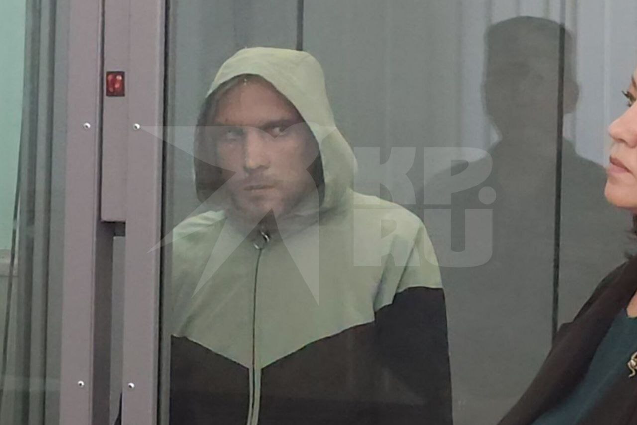 Сергея Ващенко, который изнасиловал и убил двухлетнюю малышку из Чапаевска, приговорили к пожизненному сроку. Первые 6 лет он проведет в тюрьме, остальное - в колонии особого режима.