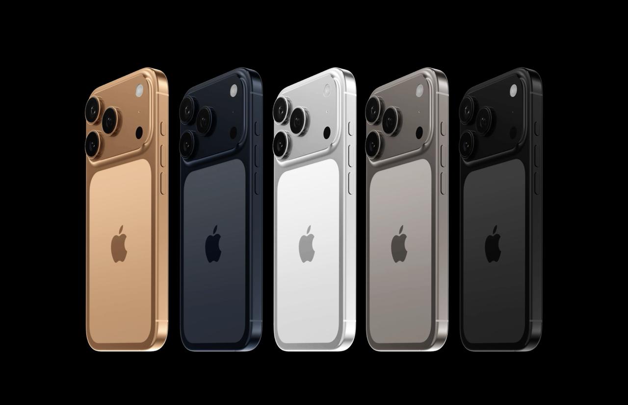 Аналитик: впервые с 2017 года Apple повысит цену на iPhone в США    Больше восьми лет назад вышел iPhone X — предшественник будущих «Прошек». Тогда Apple пошла на риск, показав устройство не за привычные $650 и $750 за обычный iPhone 7 и 7 Plus соответственно, а за $1000.  Однако последующие семь лет цена преемников iPhone X в лице «Прошек» не менялась, оставаясь на том же уровне в США.  Но в 2025 году с США случился Трамп, а это означает, что пришла пора новой волны рассуждений о возможном повышении стоимости: тарифы, стоимость комплектующих растёт.  По мнению Эдисона Ли, аналитика Jefferies, несмотря на стабильные цены в США последние восемь лет, Apple всё-таки вынуждена будет повысить цену, но не на все модели:  • стартовая цена на iPhone 17 останется на уровне предшественника — $800; • вместо iPhone 17 Plus выйдет очень спорный iPhone 17 Air/Slim, цена на который вырастет на $50 в сравнении с «плюсом» и составит $950; • но самое главное — изменится цена и на iPhone 17 Pro. Повышение составит те же $50. В итоге айфон в США перешагнёт психологический порог в $1000 и его цена достигнет $1050; • 17 Pro Max постигнет та же участь: $1250 вместо $1199 за стартовую версию 16 Pro Max на 256 ГБ.   Но тут стоит подчеркнуть, что последние несколько лет говорилось, что вот сейчас Apple точно повысит цены в США, но этого пока до сих пор не случилось.    Автор: Илья Кичаев