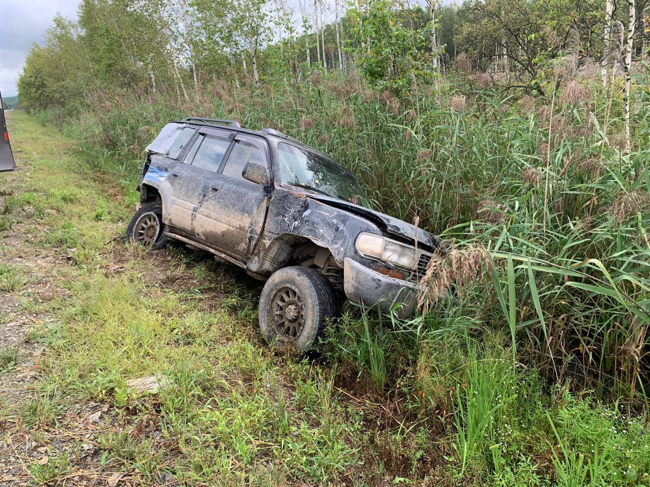 Водитель Prado врезался в стоящий Land Cruiser на трассе Хабаровск-Комсомольск  31 августа в 08:30 на 133 км автодороги «Хабаровск-Лидога-Ванино-Комсомольск-на-Амуре» произошло ДТП.  29-летний водитель автомобиля «Toyota Land Cruiser Prado», двигаясь в сторону Комсомольска-на-Амуре, совершил наезд на стоящее в полосе попутного движения транспортное средство «Toyota Land Cruiser». Машина была без опознавательных знаков и аварийной сигнализации.  В результате происшествия никто не пострадал. Оба водителя оказались трезвыми.