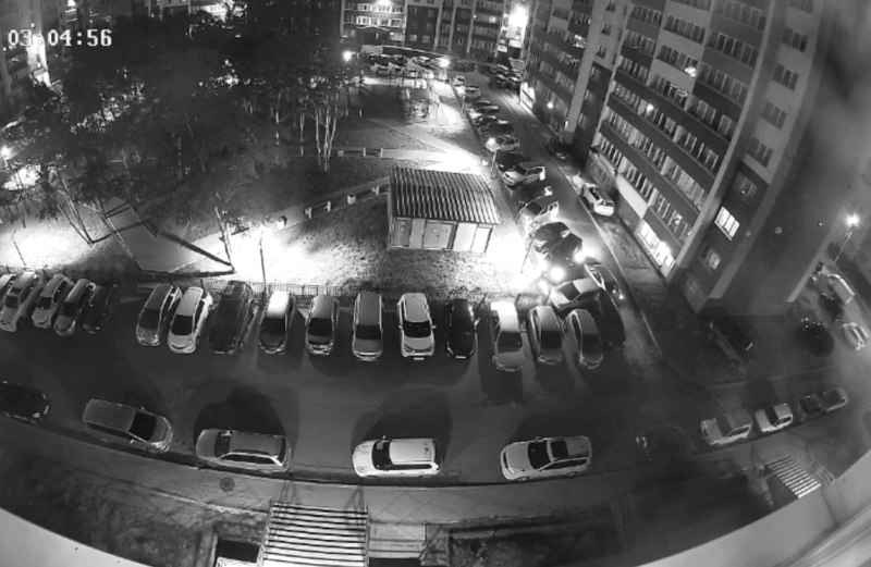 Молодые угонщицы в Петропавловске разбили три машины на парковке  В Петропавловске-Камчатском предстанут перед судом две девушки 20 и 22 лет. Они обвиняются в угоне автомобиля, сообщили РАИ «КАМЧАТКА-ИНФОРМ» в краевой прокуратуре.  По данным следствия, в июле молодые горожанки согласились на предложение 25-летнего знакомого покататься на его автомобиле «Тойота Марк Икс» по ночному городу.  В поездке потребовалось зарядное устройство, и парень, припарковав машину, пошёл за ней домой. Двигатель он не заглушил. Нетрезвые девушки пересели на передние сидения, одна из них решила прокатиться.  Не справившись с управлением, она повредила три припаркованные у дома автомобиля. Испугавшись, виновница происшествия пересела на место пассажира, а её подруга припарковала иномарку к месту изначальной ...  Читать на сайте: