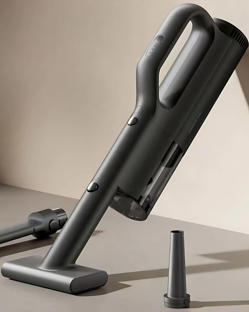 Xiaomi анонсировала выход нового автомобильного пылесоса Mijia Car Vacuum Cleaner. Он выделяется высокой мощностью всасывания в 21 кПа. Это позволяет эффективно убирать пыль, мусор, крошки и шерсть животных. За производительность устройства отвечает обновлённый бесщёточный мотор с частотой вращения до 100 000 оборотов в минуту. Одним из ключевых преимуществ новинки является многоуровневая система фильтрации, включающая циклонный воздуховод, металлическую сетку, губчатые фильтры и высокоплотный фильтрующий элемент Источник фото: Xiaomi #новости Подписаться