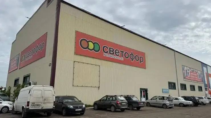 Светофор в Красноярске оштрафовали на 700 тысяч за просрочку и товары без маркировки Суд подтвердил нарушения которые сотрудники Россельхознадзора обнаружили во время внеплановой проверки магазинов сети В торговых точках нашли продукты с истекшим сроком годности товары без маркировки производителя и продукцию неизвестного происхождения Также специалисты выявили нарушения правил хранения мяса и других продуктов животного происхождения Фото Управление Россельхознадзора по Красноярскому краю Подписаться на sibnovosti ru предложить новость