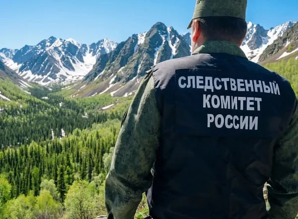 В Бурятии парапланерист врезался в склон и погиб Трагедия произошла в Тункинском районе По данным СУ СКР по Бурятии житель Хабаровского края увлекался парапланеризмом 6 апреля по пути в другой регион он заехал в посёлок Аршан где хотел совершить прыжок Спустя два дня он сделал это но трагически погиб Следователи проводят проверку Фото пресс служба СУ СКР по Бурятии