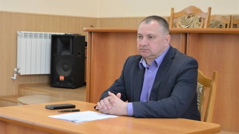 Андрей Клычков сообщил о кадровых перестановках в Орловской области Врио главы Должанского района назначен Виктор Фирсов Ранее он работал заместителем главы Ливенского района Виктор Александрович работу понимает прошу коллег оказать содействие обратился Клычков к участникам совещания Вести Орел Подписаться