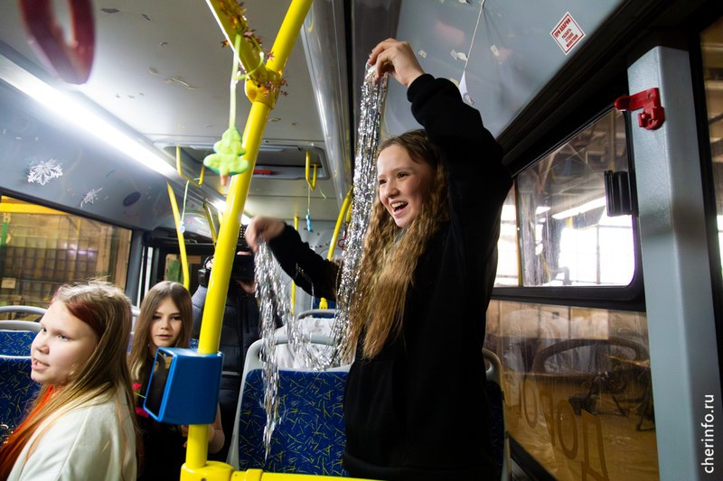 В Череповце 14 автобусов украсят к Новому году Конкурс на украшение автобусов проводит автоколонна 1456 В нем участвуют команды семейные одноклассников детсадов организаций cherinfo ru news 143926 v cerepovce 14 avtobusov ukrasat k novomu godu