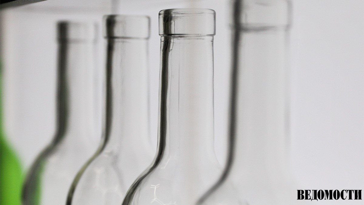 Росспиртпром и Татспиртпром объединятся в холдинг пишет Интерфакс со ссылкой на главу Минземимущества Татарстана Фаниля Аглиуллина Модель объединения предполагает сохранение двух юрлиц Росспиртпром продолжит производство спирта Татспиртпром ликеро водочных изделий Сделка может быть заключена до конца 2025 года По словам Аглиуллина головные офисы компаний будут располагаться в Казани Татспиртпром крупнейшая алкогольная компания в России Ведущими брендами считаются водки Tundra Русская валюта Graf Ledoff Ханская Akdov Хлебная Старая Казань и Татарстан Telegram Max