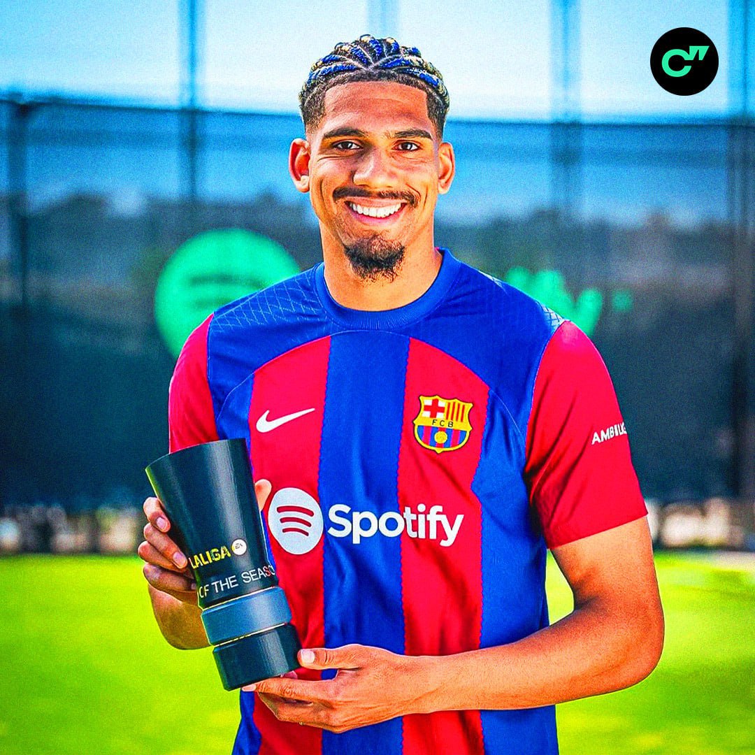 Араухо находится в тяжелом психологическом состоянии из за удаления в матче с Челси он все еще не может осознать произошедшее Tot Costa Барса не продала защитника Баварии за 80 млн евро в 2023 и отказалась отпустить в Ювентус прошлой зимой После этого Рональд продлил контракт с клубом до 2031 года   Смотрите статистику уругвайца в приложении ГОЛ