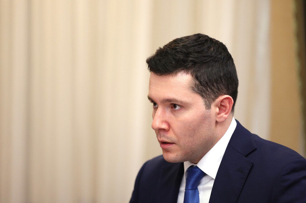 Алиханов подтвердил планы ввести льготы при госзакупках из Донбасса Законопроект позволяющий Кабмину устанавливать льготные требования к локализации при госзакупках продукции из Донбасса и Новороссии уже подготовлен начато его предварительное рассмотрение сообщил в интервью министр промышленности и торговли России Антон Алиханов Он также напомнил что уже с ноября крупнейшие компании могут бесплатно страховать инвестиционные проекты от военных рисков Читать полностью Фото Администрация Президента России Подпишись на нас в MAX