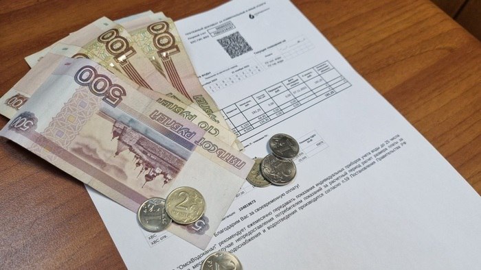 Омская прокуратура подала в суд из-за взлетевшей платы за отопление  Омская прокуратура намерена в суде признать незаконными нормативные акты о повышении платы за отопление.  По поручению прокурора Омской области Алексея Афанасьева проверила Указ губернатора и приказы РЭК, на основании которых  предельный индекс изменения размера вносимой гражданами платы за коммунальные услуги вырос с 16,1 до 39,6.  Установлено, что РЭК Омской области при пересмотре тарифов на тепловую энергию утвердила изменения, внесенные в инвестиционную программу АО «Тепловая компания», в отсутствие на то оснований и с нарушением предусмотренных законом сроков. В документ включили мероприятия, которые не обеспечены финансированием. Речь идет о фактическом обследовании сетей, что влечет за собой дополнительные затраты, которые и легли в квитанции омичей.  В результате с 1 июля текущего года в регионе были существенно увеличены тарифы на тепловую энергию АО «Омск РТС», АО «Тепловая компания».