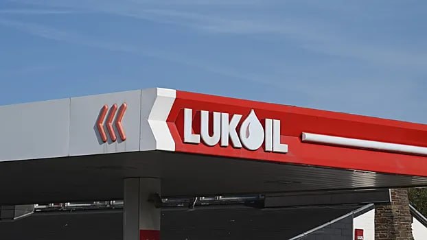 ЛУКОЙЛ не обсуждает с американской Ramoco Fuels продажу активов российской компании LKOH Ранее в СМИ появилась информация что Ramoco Fuels претендует на заправочный бизнес ЛУКОЙЛа в США хочет взять в лизинг 194 АЗС и предлагает за них 150 млн jkinvest news jkinvest