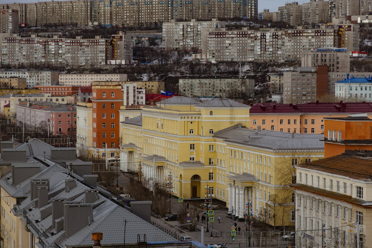 Вечерний Мурманск 105 точек с бесплатным доступом в интернет появилось в Мурманской области В Мурманской области уже 105 точек с бесплатным доступом в Интернет — это библиотеки, торговые центры, банки и другие общественные места, где каждый может подключиться и оставаться на связи. Все точки удобно отмечены на интерактивной карте на портале Правительства региона. Кроме того, в отделениях МФЦ и Центрах цифровых компетенций оборудованы рабочие места с доступом к госуслугам, региональному порталу «Наш Север», «Пушкинской карте», Росреестру и другим важным сервисам. — Мы делаем всё, чтобы вы могли оставаться на связи и пользоваться цифровыми сервисами, — отметил губернатор Андрей Чибис в своих социальных... подробнее на канале: Вечерний Мурманск @