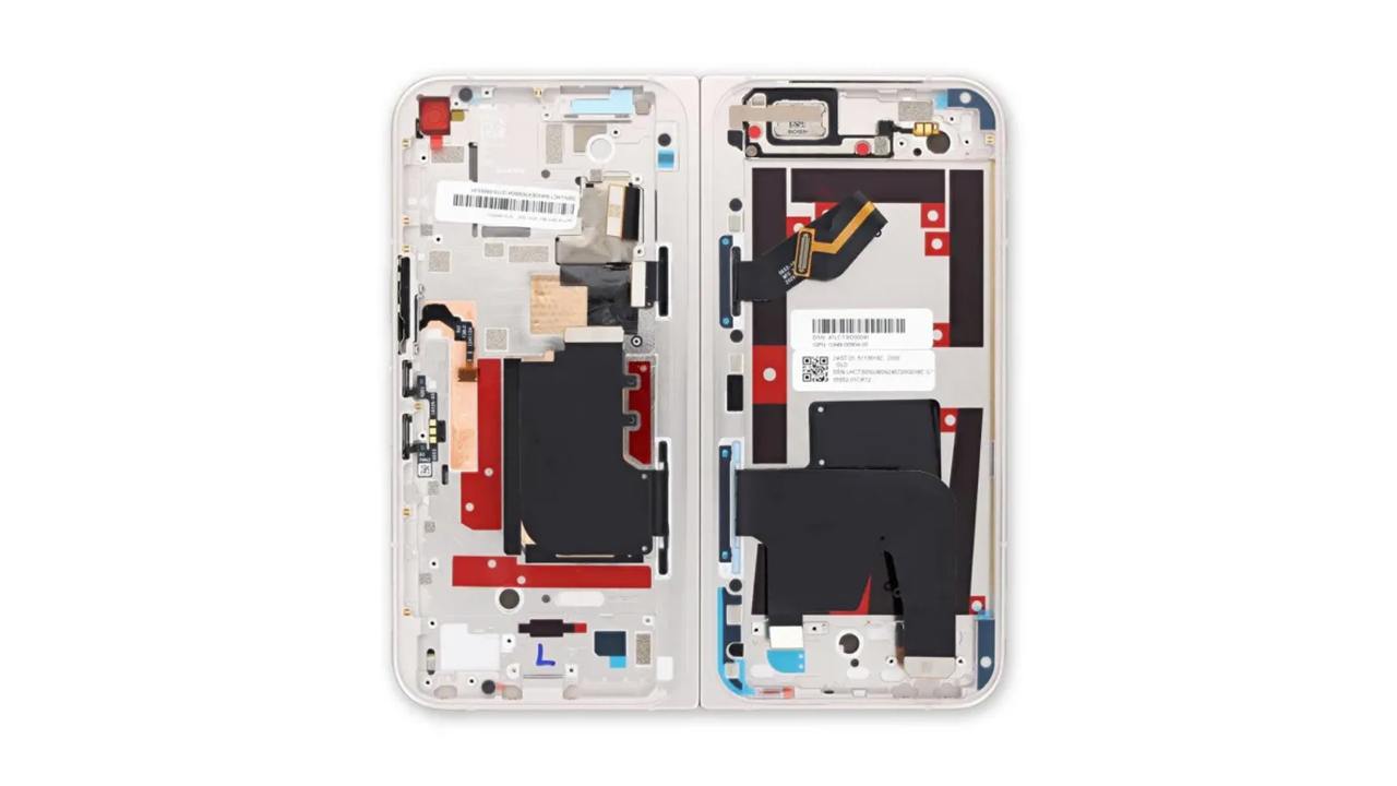 Новый iPhone 16 Pro Max   новый экран на Pixel 9 Pro Fold  В iFixit начали продавать внутренний экран для Pixel 9 Pro Fold. Комплект включает в себя рамку, шарнир, боковые кнопки и сам OLED-экран, а его цена — 1199 долларов  ~117 200 рублей .  Внешний экран при этом обойдётся в 190 долларов  ~18 600 рублей .  rozetked.me/news/36145