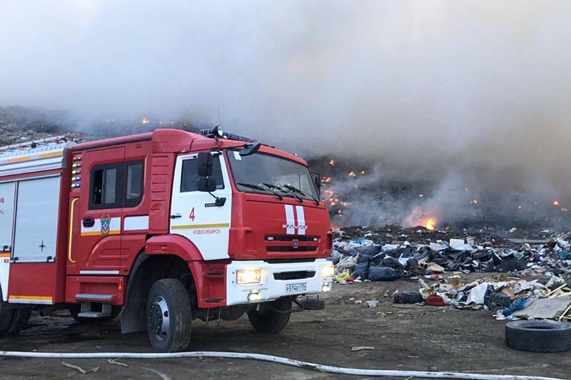 В Новосибирске за прошедшую неделю с 28 июля по 3 августа произошло 45 пожаров. Об этом сообщили в городской мэрии.  В жилом секторе зафиксировано 13 пожаров. Из них в многоквартирных домах – шесть, в индивидуальных – два, в дачных и садовых обществах – три, в прочих строениях  бани, гаражи, надворные постройки  – два. В нежилых зданиях произошло 14 пожаров, пять – на транспортных средствах. На прочих объектах зафиксировано 13 пожаров,  – рассказывают в муниципалитете.  В результате возгораний три человека получили травмы, один погиб.  #новосибирск