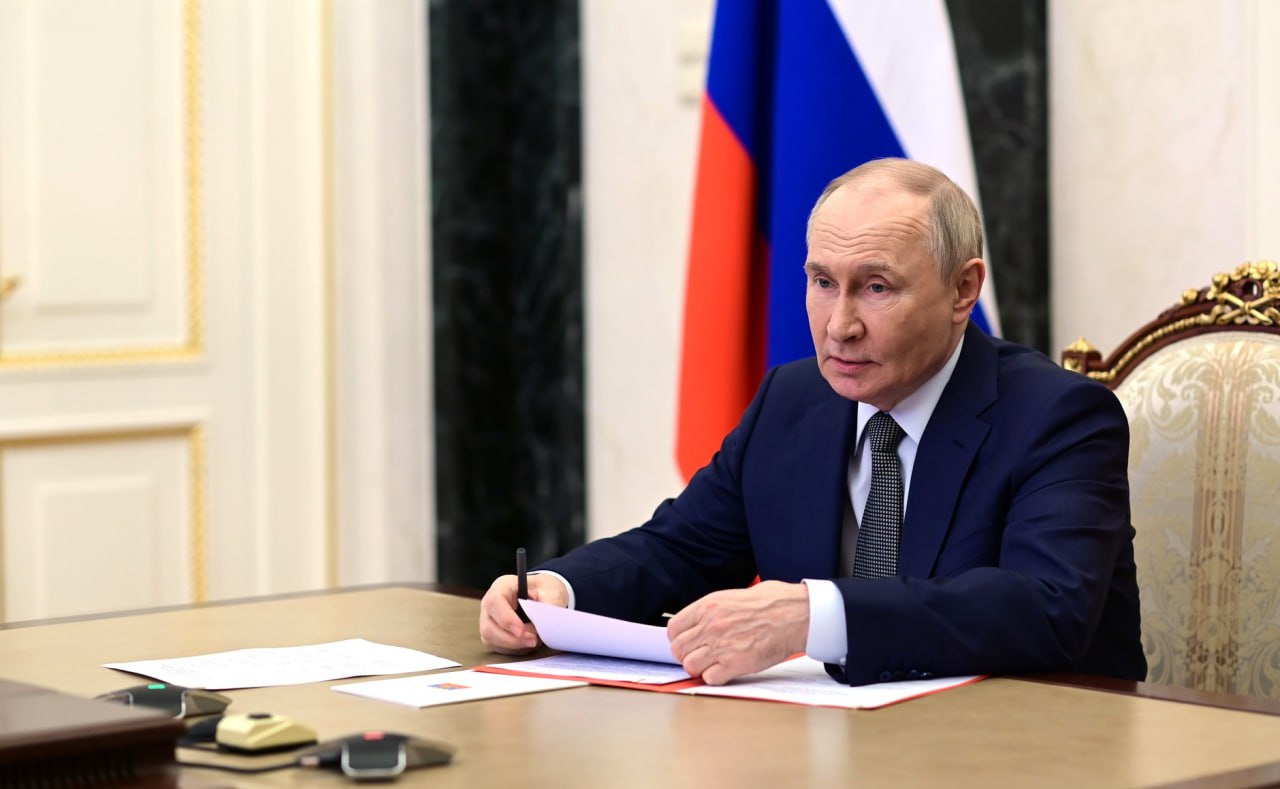 Путин: Формирующийся многополярный миропорядок требует настройки механизмов коллективной безопасности В условиях активно формирующегося многополярного миропорядка, одна из приоритетных задач – настроить глобальные институты управления и механизмы обеспечения коллективной безопасности. Об этом говорится в послании президента РФ Владимира Путина участникам и гостям XIII Петербургского международного юридического форума. Текст опубликован на сайте Кремля в понедельник, 19 мая. ↘ Подробнее на нашем сайте: v.aa.com.tr/3573072 24/7 в сутки с Агентством «Анадолу»
