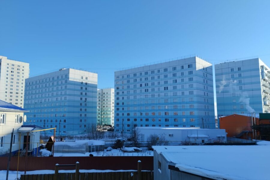Крупный застройщик Новосибирска Алексей Джулай обвиняется в мошенничестве Прокуратура Новосибирской области утвердила обвинительное заключение в отношении экс депутата горсовета Новосибирска седьмого созыва собственника и директора ООО Дискус Строй Алексея Джулая Как сообщила пресс служба ведомства бизнесмен обвиняется в мошенничестве и легализации доходов полученных преступным путем В деле фигурируют 800 потерпевших которым причинен ущерб свыше 1 2 млрд рублей Объем уголовного дела составил более 100 томов Подробнее читайте по ссылке     INFOPRO54 Фото Infopro54 автор Юлия Данилова