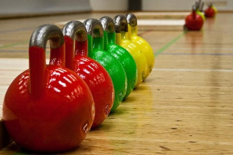 Гири стали самым популярным спортивным товаром у россиян сообщают РИА Новости Наибольший рост спроса отмечен у товаров для силовых тренировок популярность гирь выросла на 18 а эспандеров на 12 подсчитали аналитики А вот спрос на коврики для йоги почти не изменился 1 Реже стали покупать велотренажеры 10 и скакалки 14 Топ Бизнес Подписаться в MAX