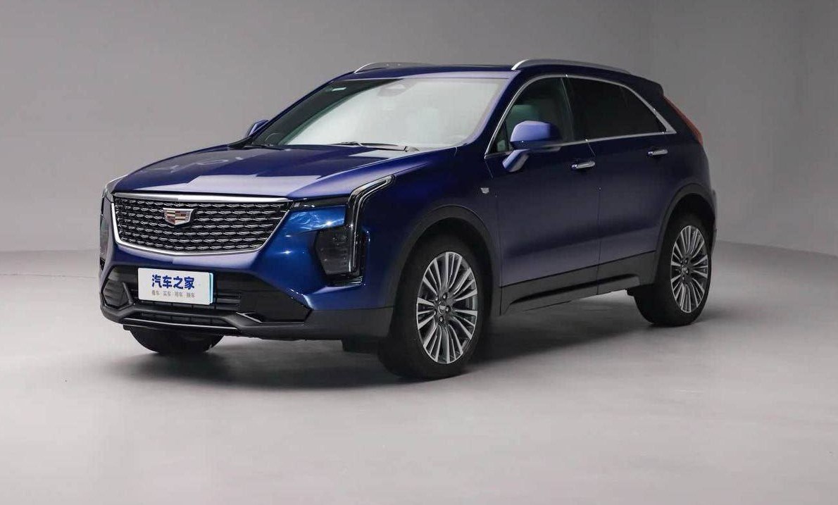 В Китае стоимость нового Cadillac XT4 2025 года составляет 1,7 миллиона рублей, что делает его более доступным по сравнению с Lada Aura, цена которой достигает 2,6 миллиона рублей. За эти деньги покупатель получает автомобиль с двигателем объёмом 1,5 литра, мощностью 211 лошадиных сил, 9-ступенчатой автоматической коробкой передач, цифровой приборной панелью и адаптивными фарами. Время разгона до 100 километров в час составляет 8,9 секунды, а максимальная скорость — 205 километров в час.