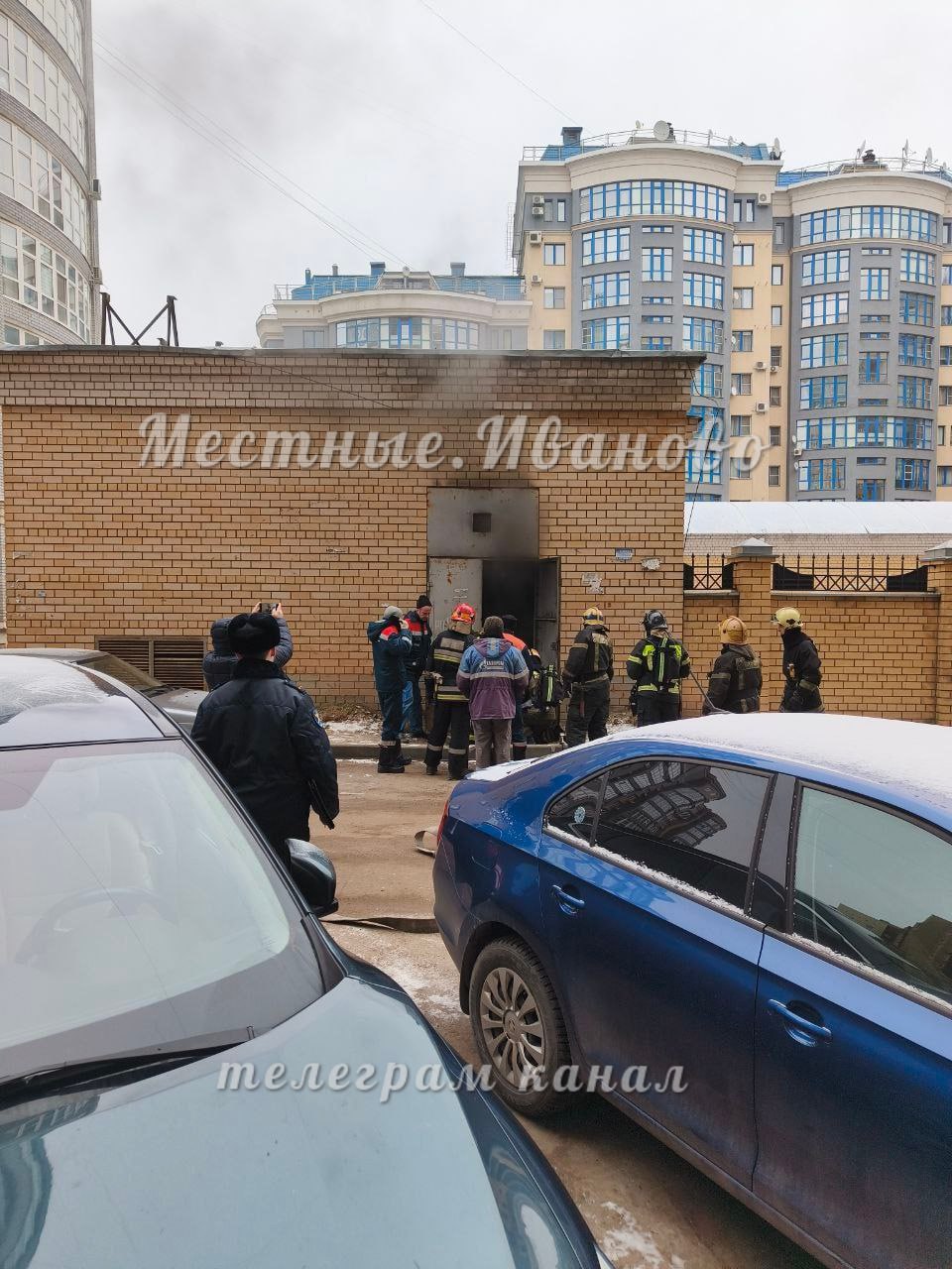 В центре Иванова, включая ряд административных учреждений, а также в районе Рабочего посёлка, полностью отсутствует электричество. По информации от наших читателей, произошла авария на трансформаторе. Ремонтники говорят, что в лучшем случае электричество появится к вечеру.  Однако, если поискать положительные моменты, то можно отметить, что у некоторых людей рабочая неделя закончилась раньше обычного.   Подписаться   Прислать новость